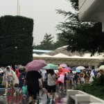 ディズニーランドが雨の時って、傘ってどうなの?