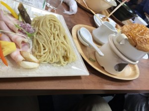 福山雅治も食べた奈良県大和高田市にあるヴェルデ辻甚の姉妹店くろすというラーメン屋に行ったからレビューしてみた