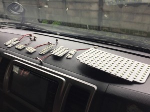 4型ハイエース200系のルームランプをLED球に交換する方法を動画で簡単に説明するよ！