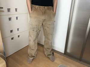 カーハートのUSA製のパンツ、ダブルニーのサイズ感をガッツリ解説してみた